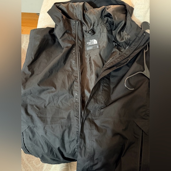 The North Face Men's Classic Black Rain Jacket - Picture 3 of 8